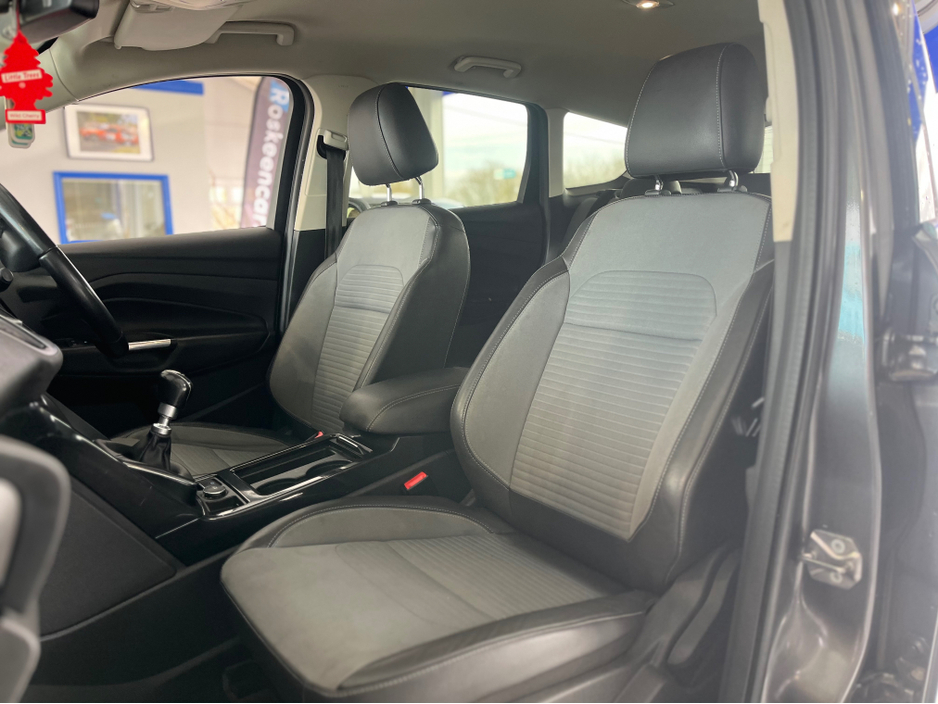 2017 Ford Kuga - image 9