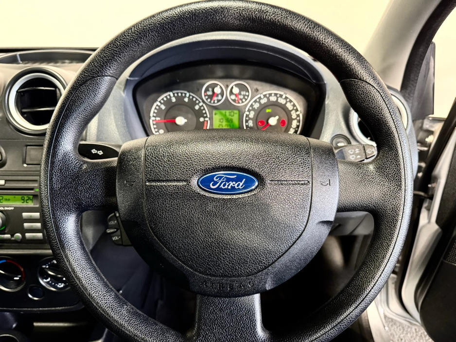 2007 Ford Fiesta - image 11