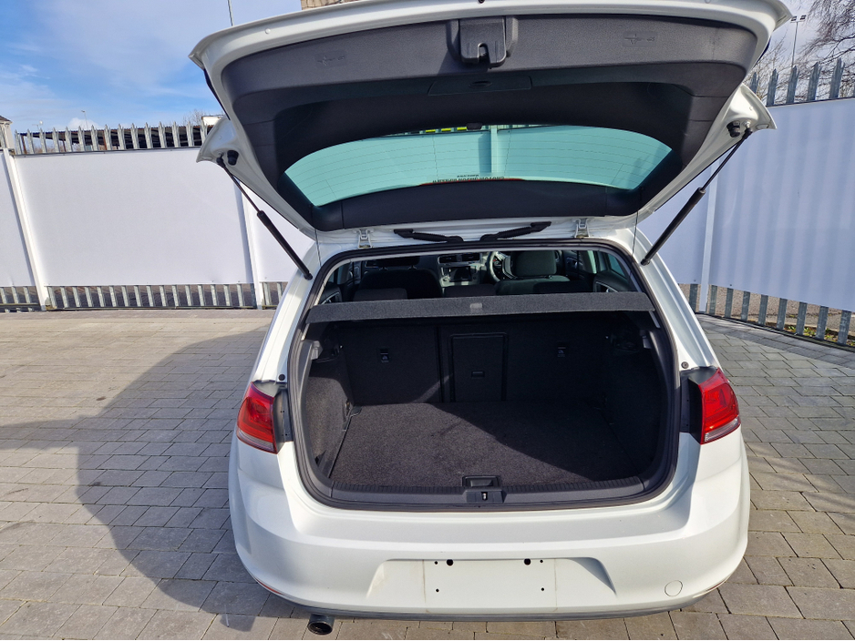 2013 Volkswagen Golf - image 8