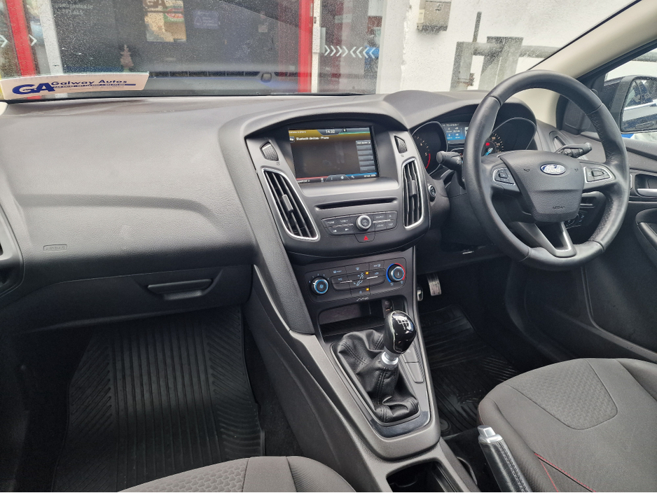 2015 Ford Focus - image 22