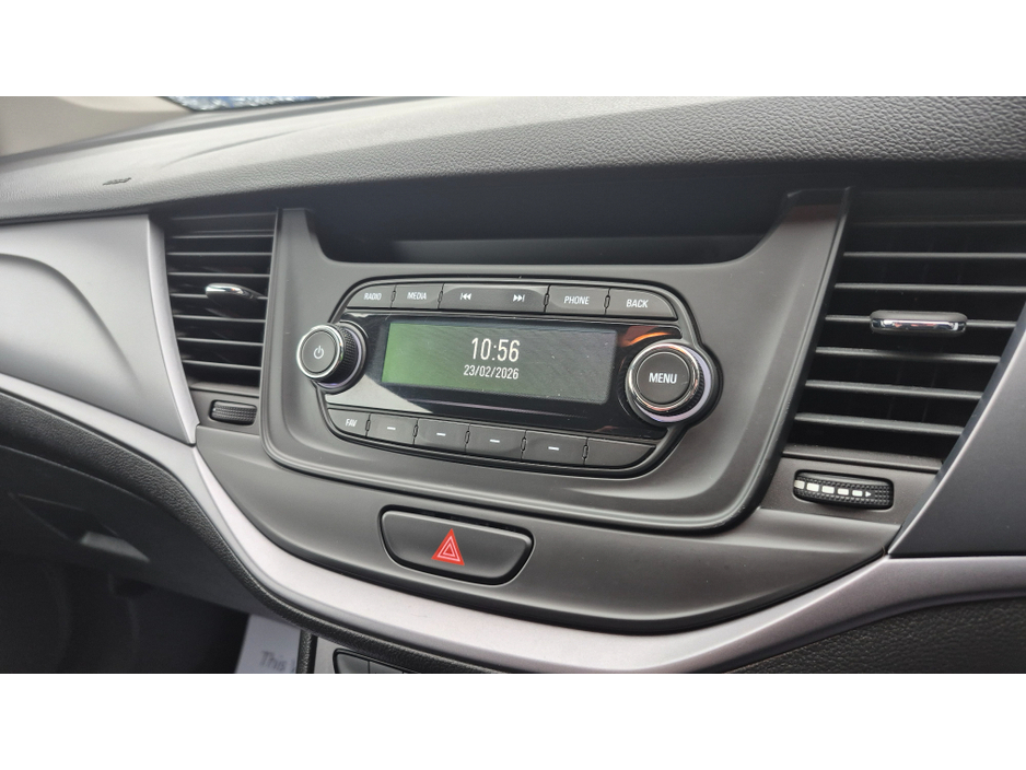 2018 Opel Astra - image 9