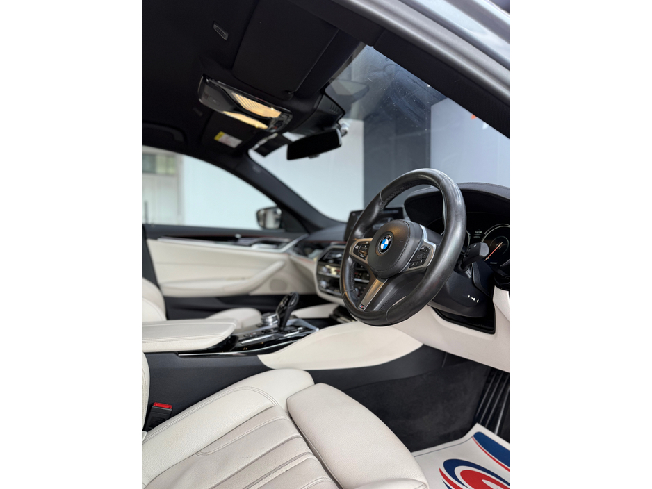 2017 BMW 5 Series - image 11