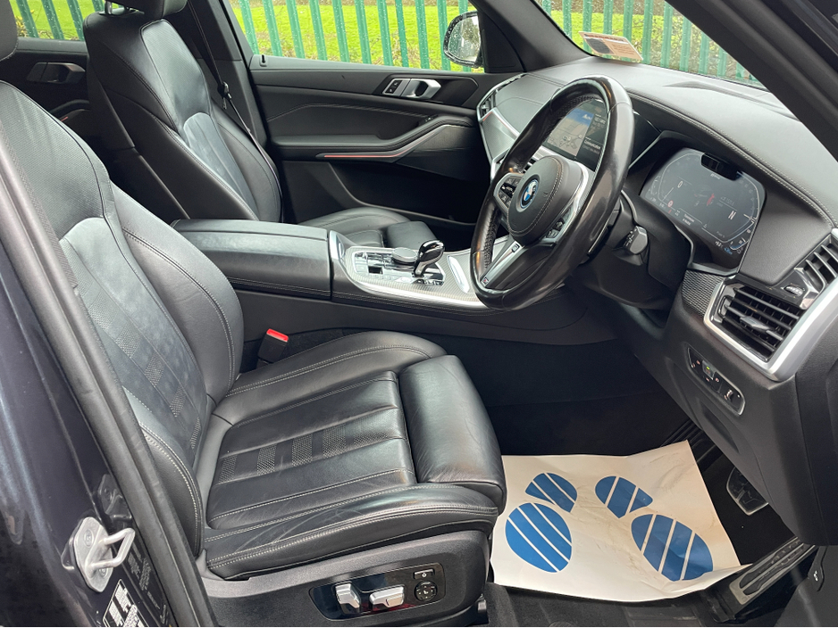 2022 BMW X5 - image 9