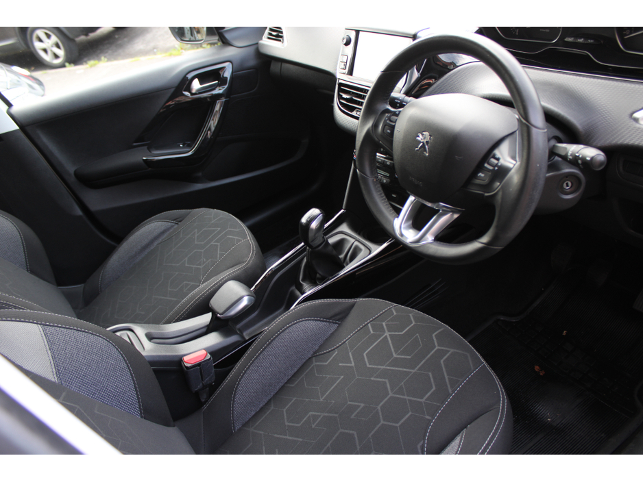 2019 Peugeot 2008 - image 8