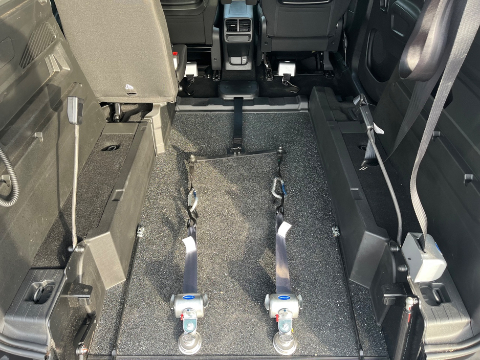 2025 Peugeot Rifter - image 11