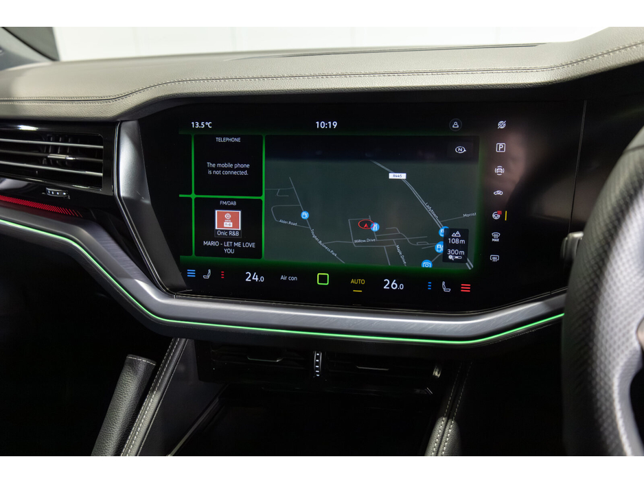 2025 Volkswagen Touareg - image 18