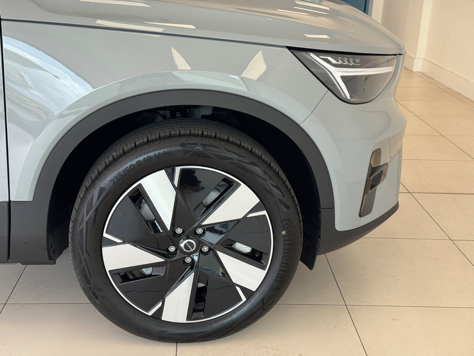 2026 Volvo EC40 - image 15