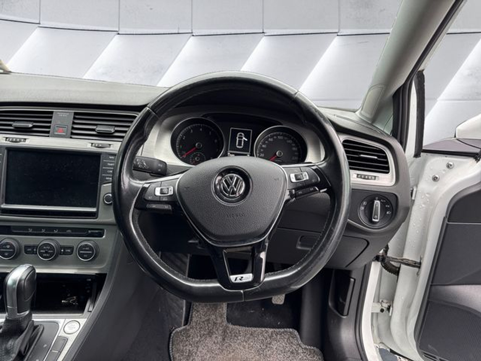 2017 Volkswagen Golf - image 10