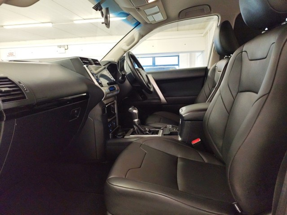 2023 Toyota Landcruiser - image 6