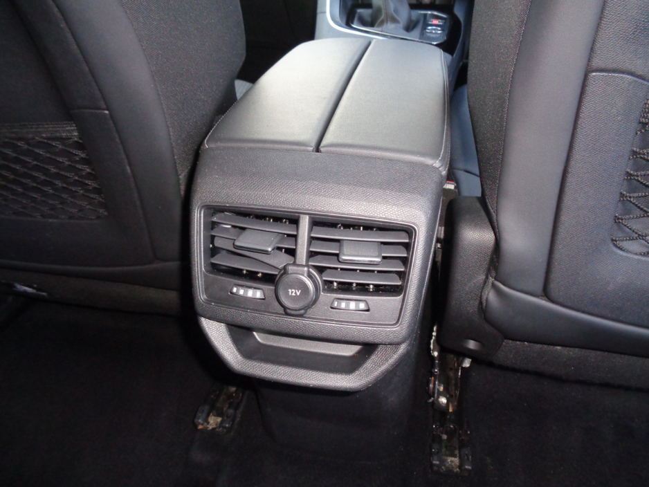 2022 Peugeot 3008 - image 9