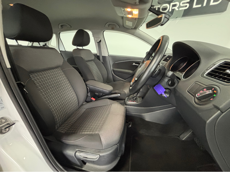 2016 Volkswagen Polo - image 8