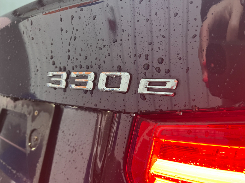 2017 BMW 3 Series €17950 2017 BMW 330E LUXURY EYE PERFORMER 2.0 AUTOMATIC / CRUISE CONTROL / REVERSE CAMERA / ELECTRIC MEMORY & HEATED SEATS AND MORE €17,950