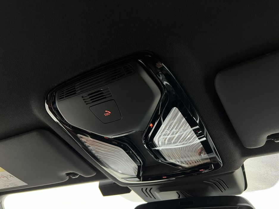 2021 BMW 3 Series - image 38