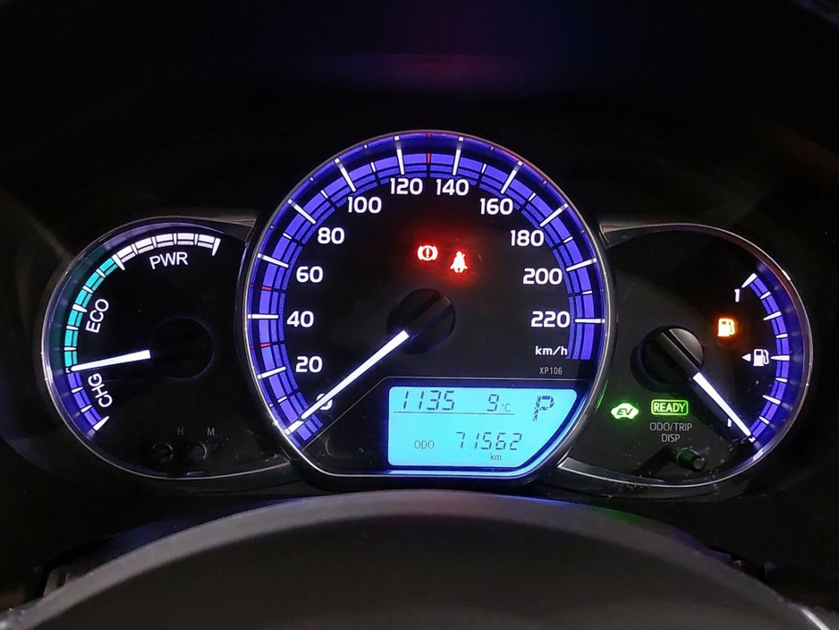 2016 Toyota Yaris - image 11