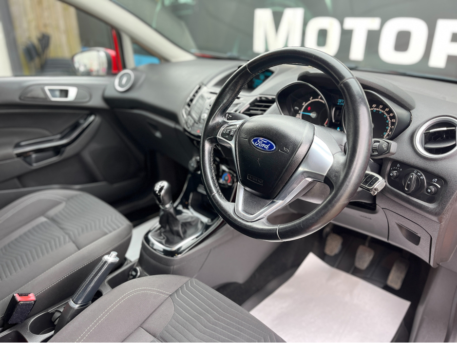 2014 Ford Fiesta - image 7