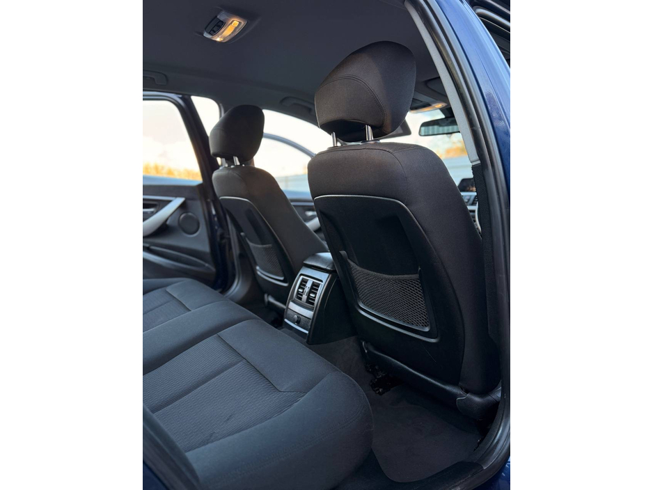 2017 BMW 3 Series - image 34