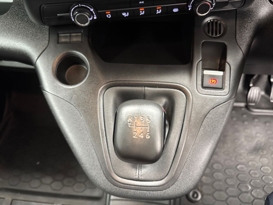 2024 Peugeot Partner - image 15