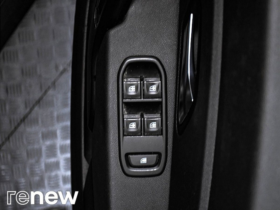 2020 Dacia Duster - image 22