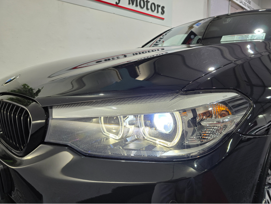 2019 BMW 5 Series - image 33