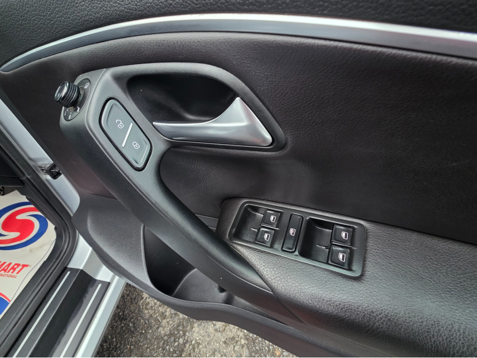 2016 Volkswagen Polo - image 8