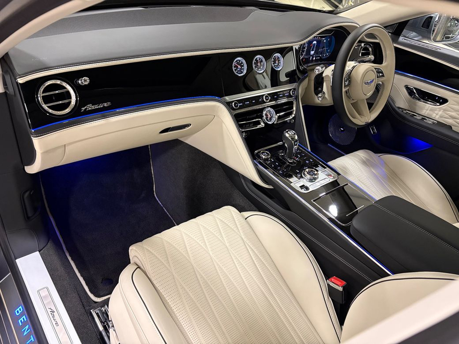 2025 Bentley Flying Spur 3.0 V6 E-HYBRID AZURE=AS NEW//HUGE SPEC=PAN ROOF//BALANCE OF BENTLEY WARRANTY=ONLY €150 ANNUAL ROAD TAX//TAILORED FINANCE PACKAGES AVAILABLE=TRADE INS €249,995