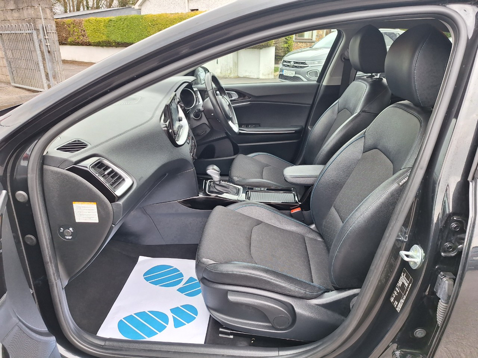 2023 Kia XCeed - image 7