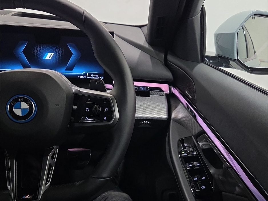 2025 BMW 5 Series - image 18