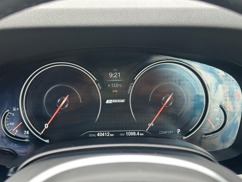 2017 BMW 5 Series - image 18