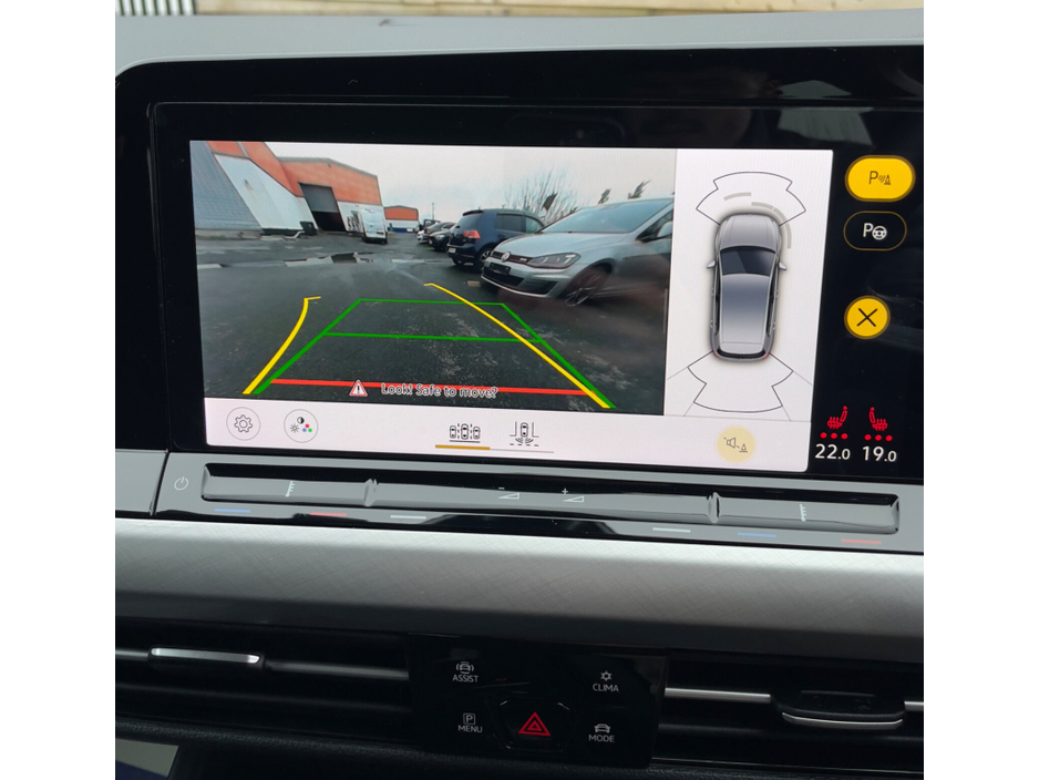 2022 Volkswagen Golf - image 15