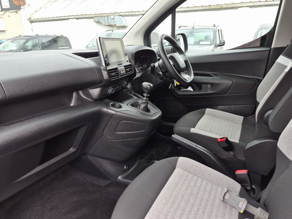 2023 Citroen Berlingo - image 2