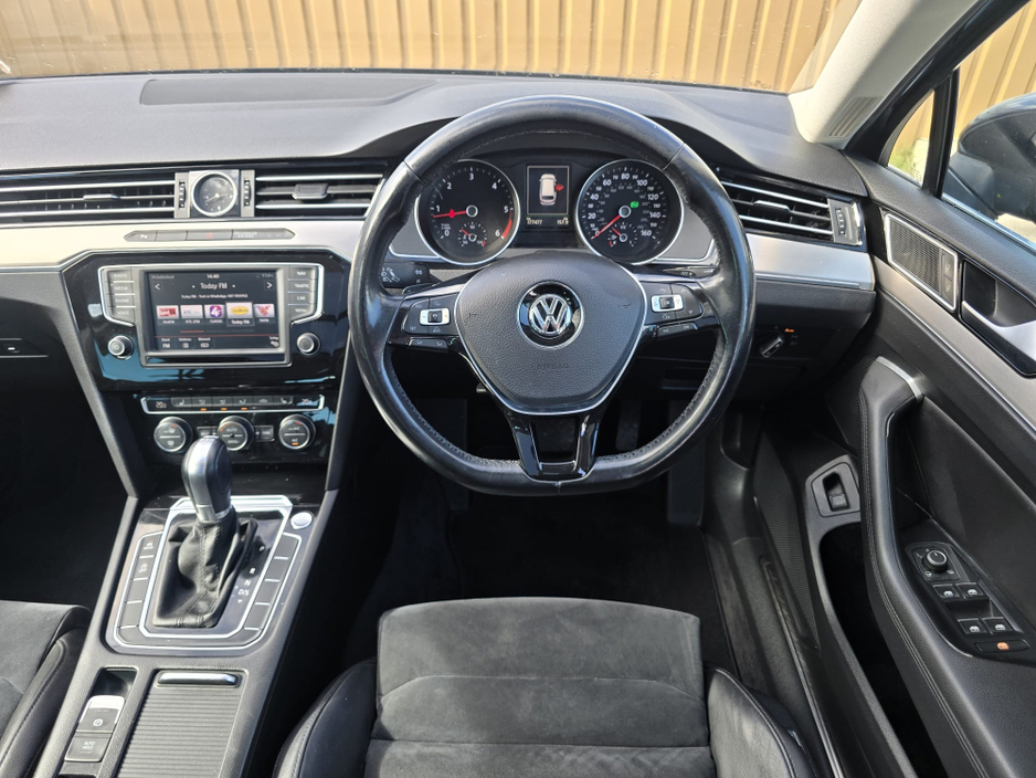 2016 Volkswagen Passat - image 25