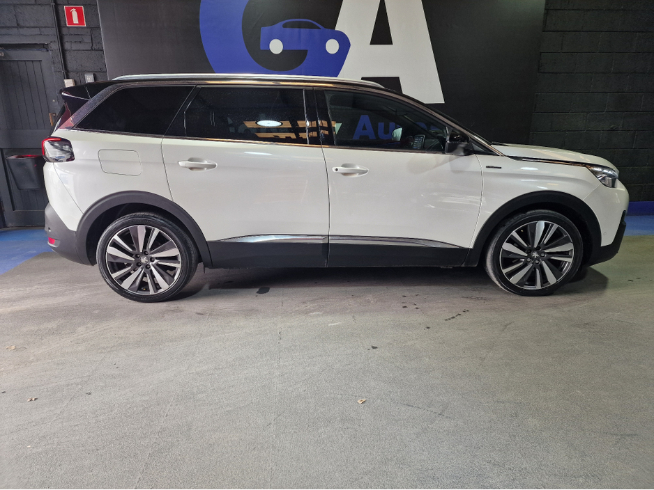 2019 Peugeot 5008 - image 11