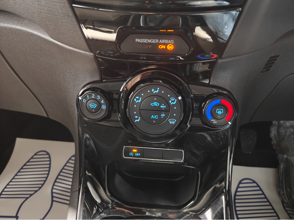 2017 Ford Fiesta - image 12