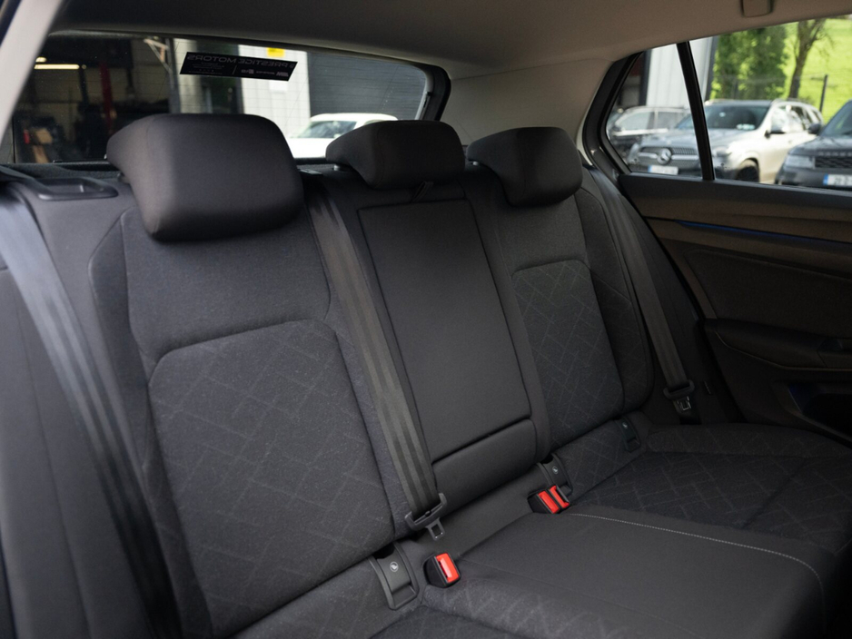 2022 Volkswagen Golf - image 18