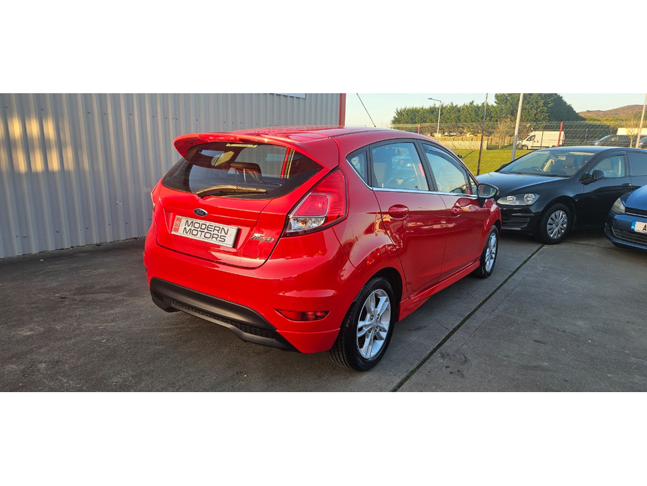 2015 Ford Fiesta - image 5