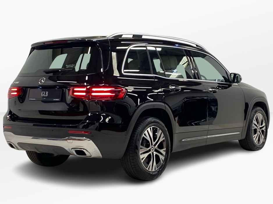 2025 Mercedes-Benz GLB - image 3