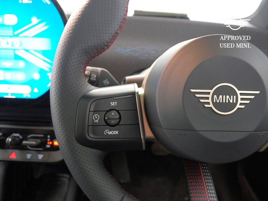 2025 MINI Hatch Cooper E €38,900