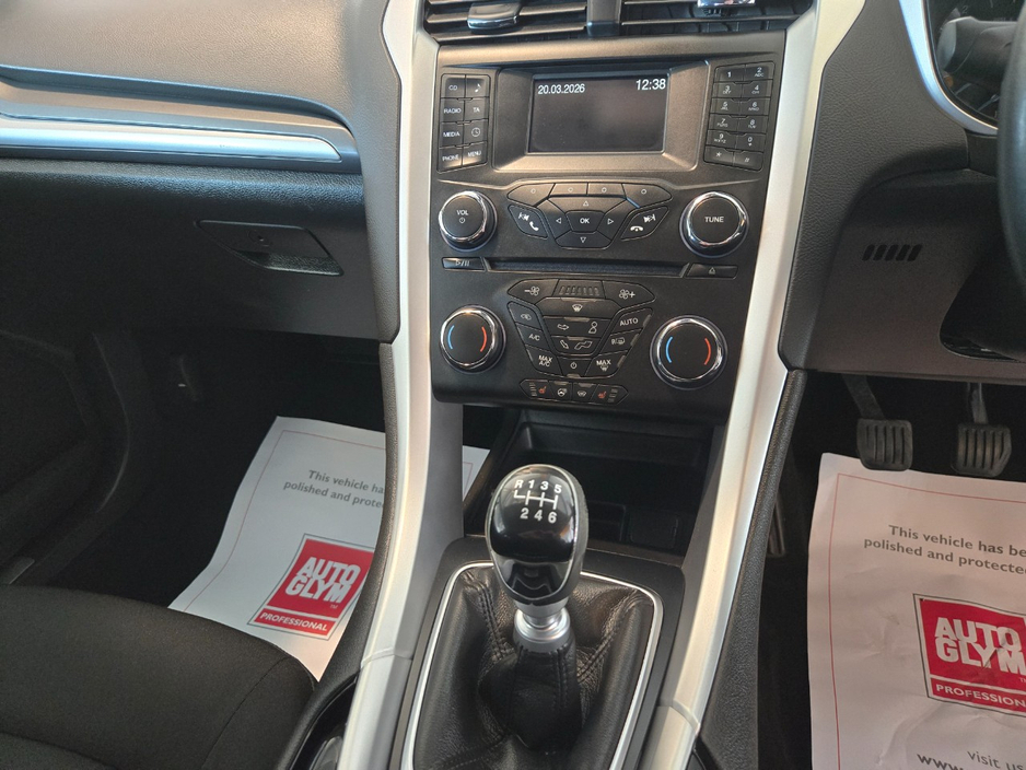 2015 Ford Mondeo - image 19