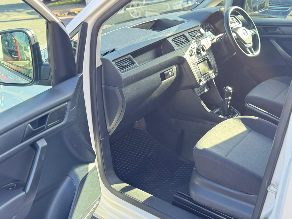 2018 Volkswagen Caddy - image 22