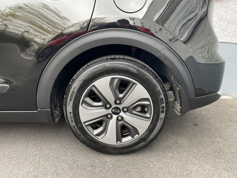 2018 Kia Niro - image 2