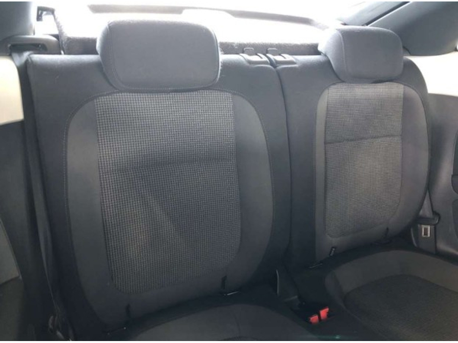 2013 Volkswagen Beetle - image 7