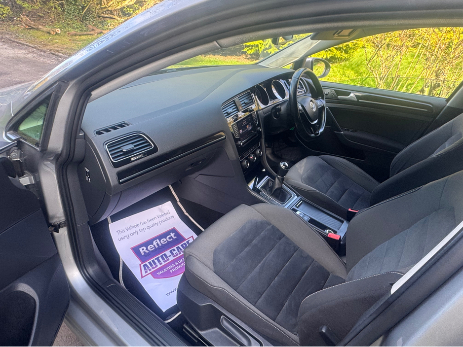 2014 Volkswagen Golf - image 5