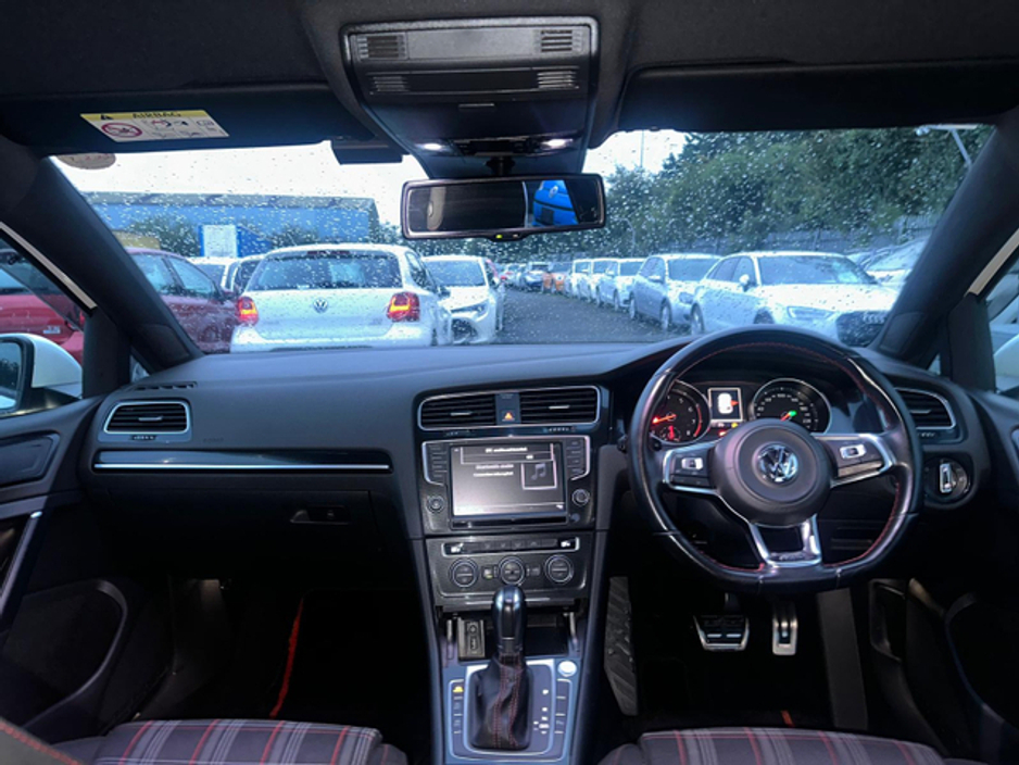 2017 Volkswagen Golf - image 17