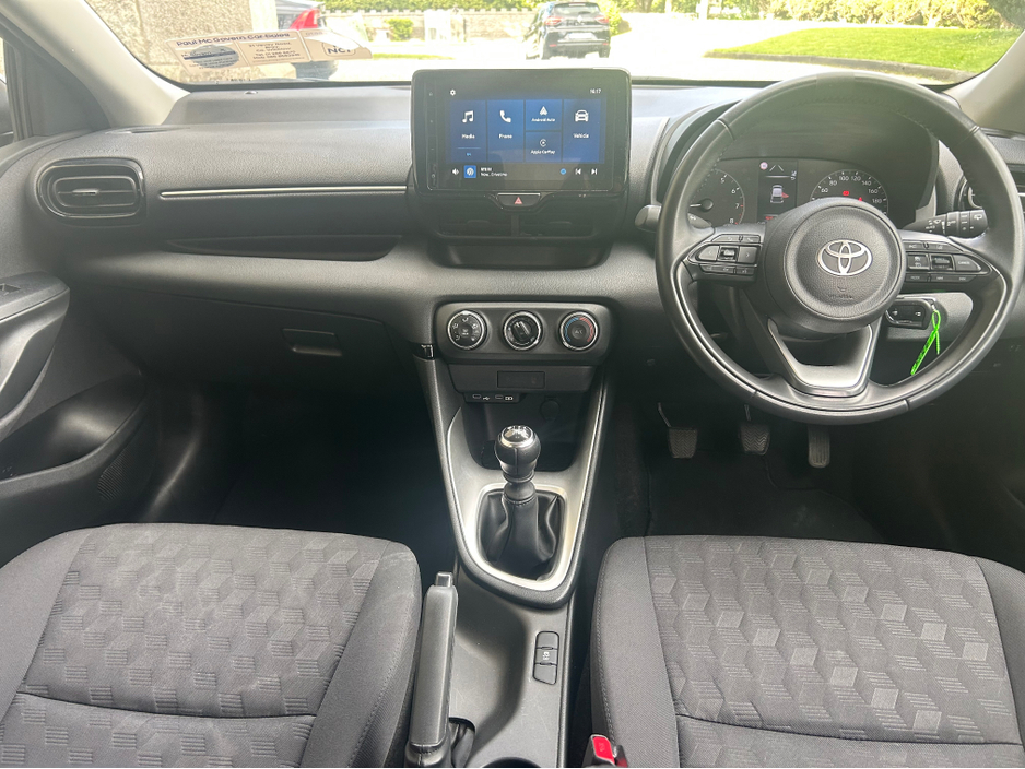 2024 Toyota Yaris - image 8