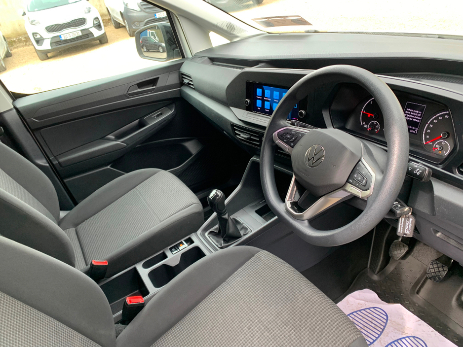 2022 Volkswagen Caddy - image 15