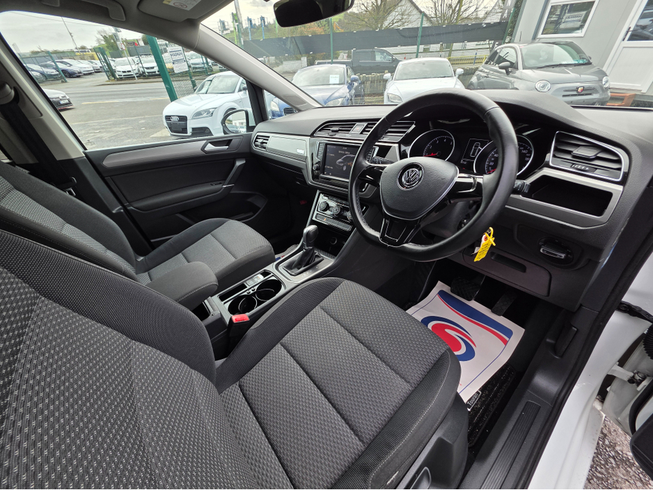 2017 Volkswagen Touran - image 5