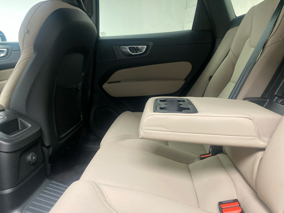 2026 Volvo XC60 - image 18