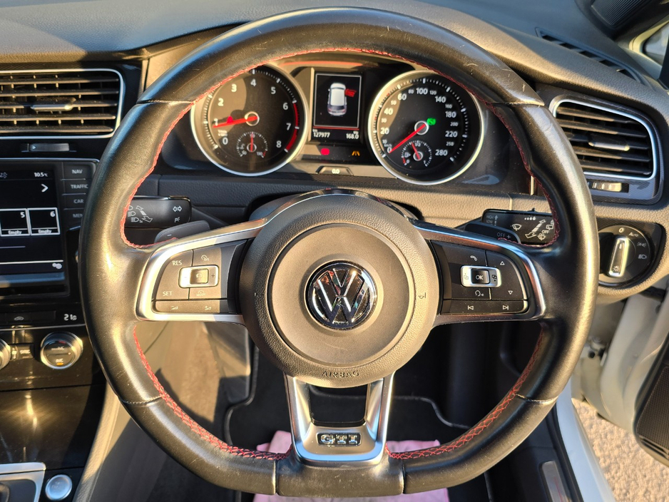 2017 Volkswagen Golf - image 21