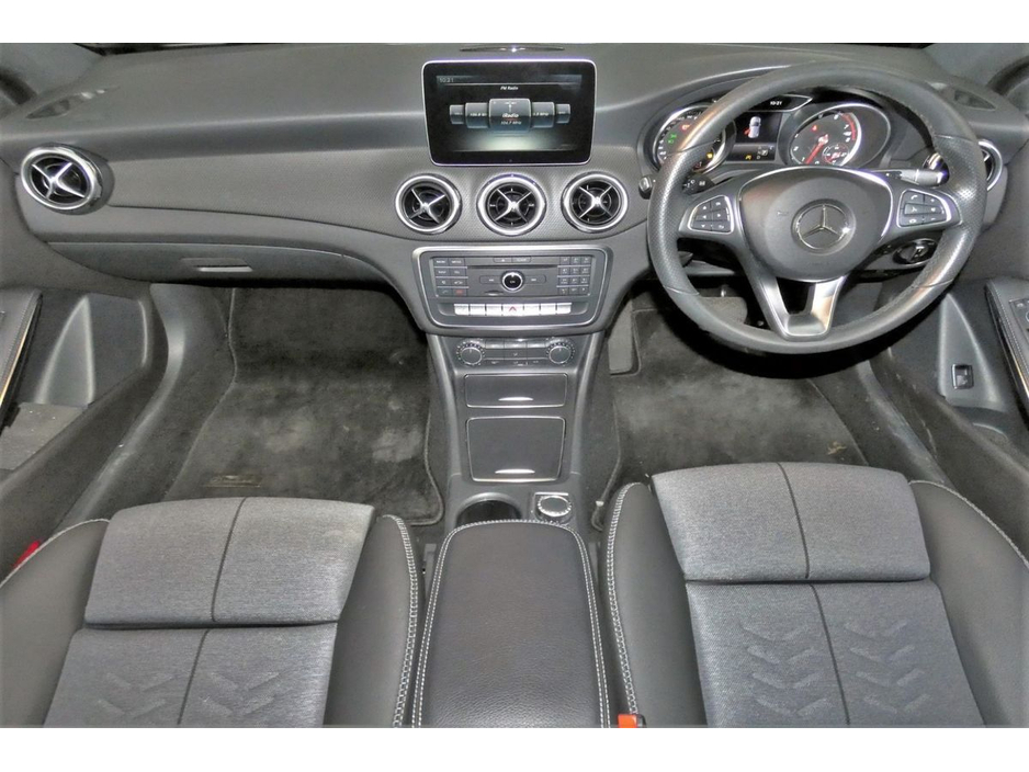 2017 Mercedes-Benz GLA Class GLA 180 *HALF LEATHER*REVERSE CAM*PARK SENSORS* €20,490