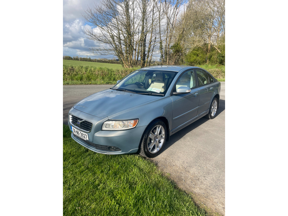 2008 Volvo S40 - image 2